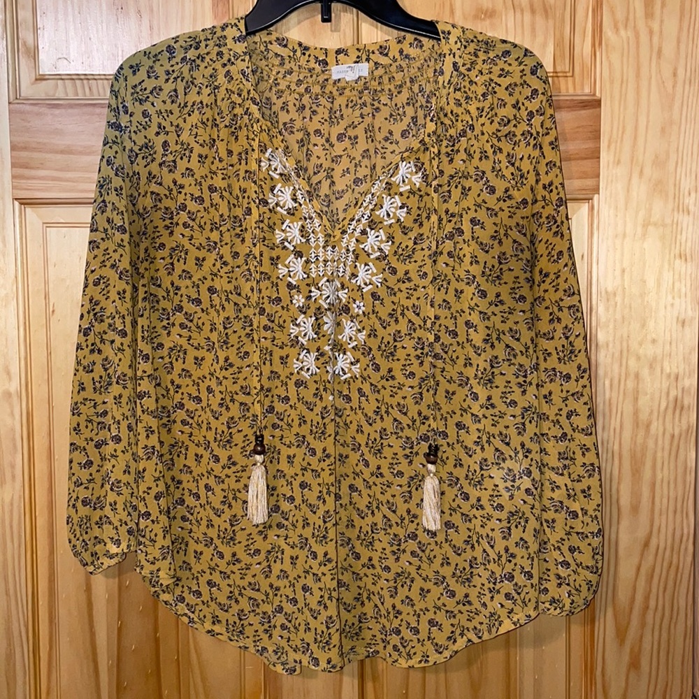Stitch Fix Violets & Roses Bobby Embroidered Tie Detailed Top. Medium.